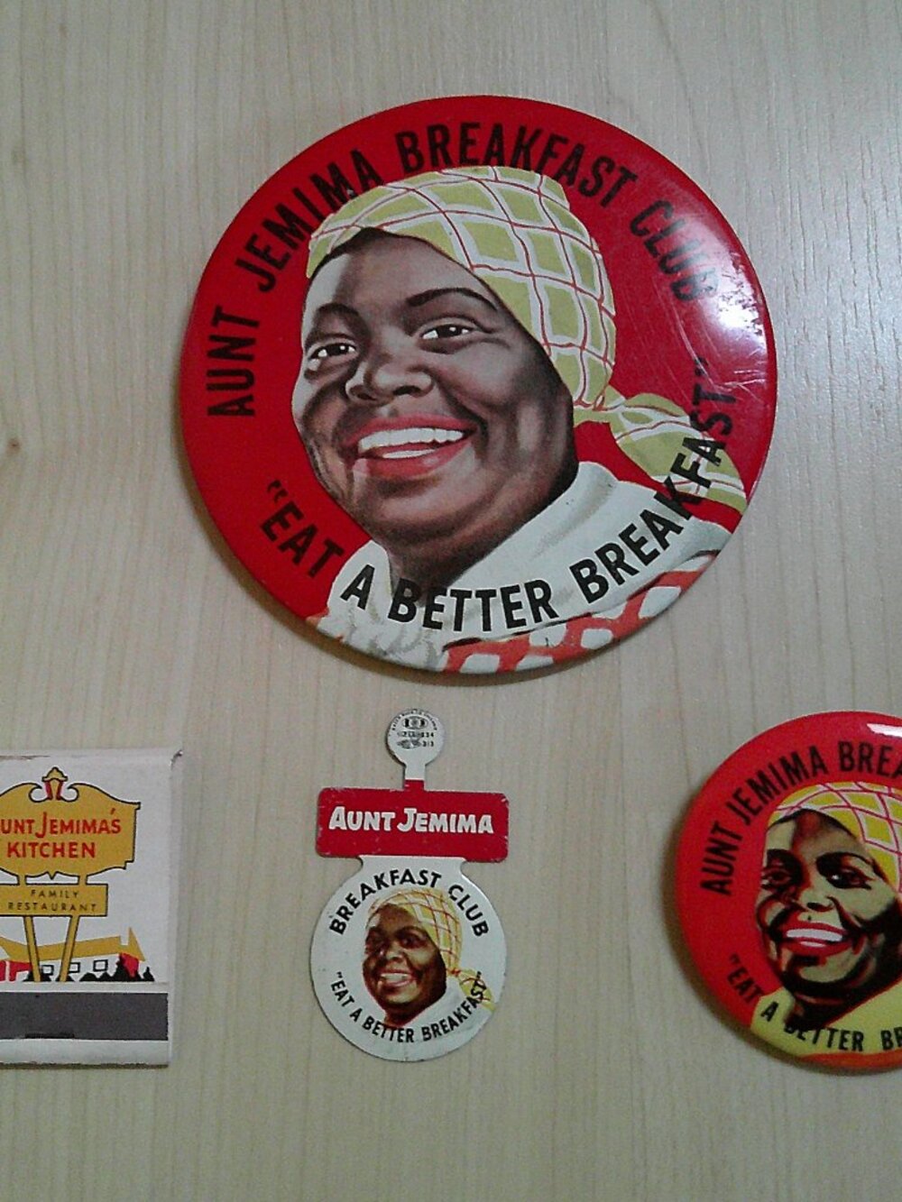 Lot of Aunt Jemima Breakfast Club Advertising Buttons, matchbook - Picture 1 of 16